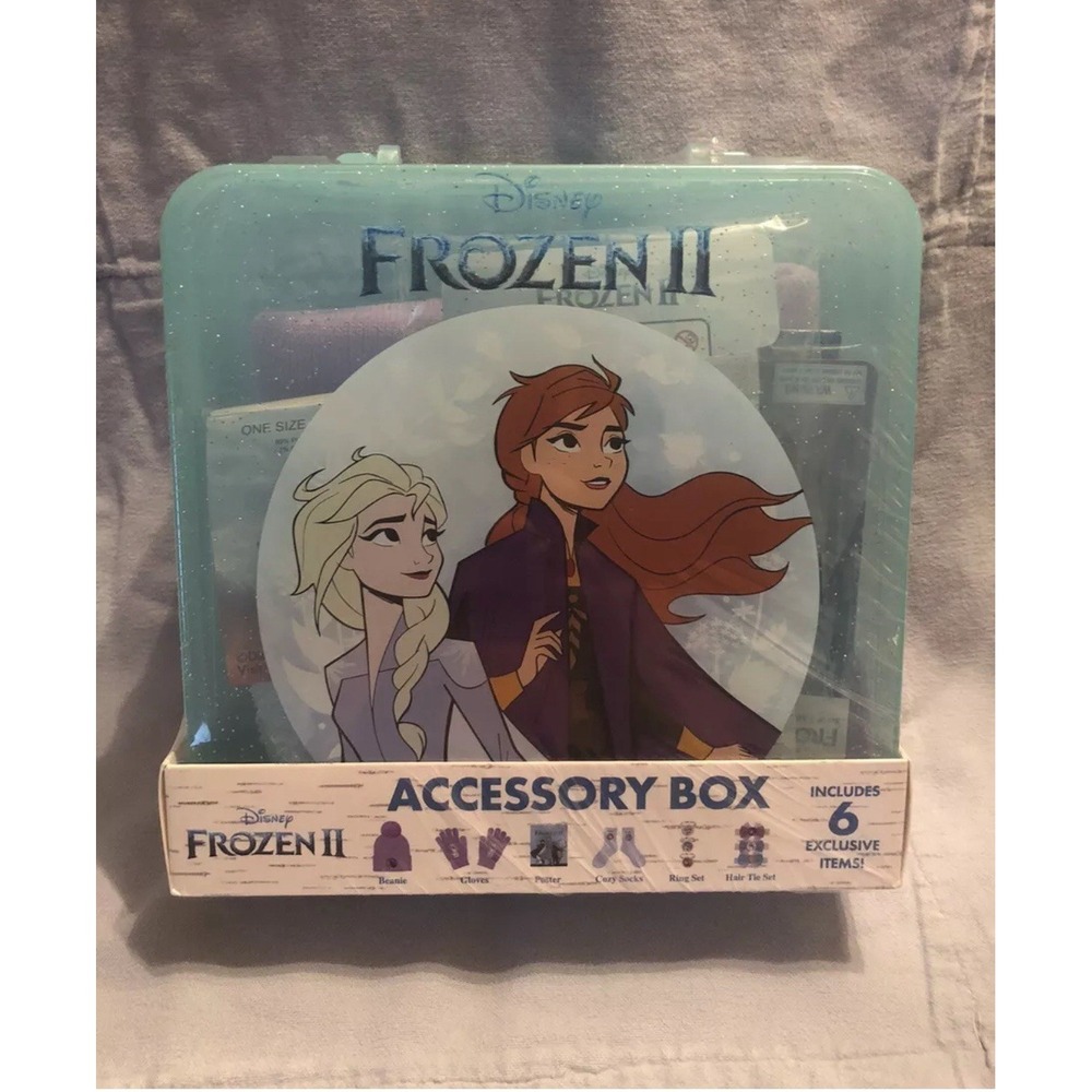 Disney Frozen II - Accessory Box - 6 Items - Hat Gloves Poster Socks Ring Bows